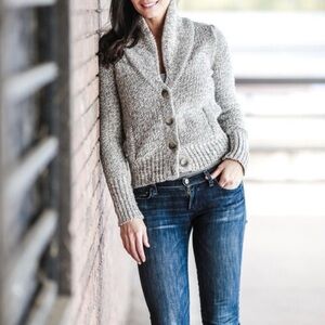 American Eagle Outfitters gray chunky-knit cardigan sweater